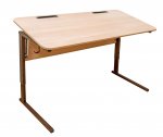 Стол учен. 2 местн. рост 2-4 с наклоном столешницы (0-24°)СТО2прРН(Д)  на прямоугольной трубе корич