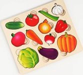 Развивающая доска Часть и целое. Овощи с разрезными вкладышами внутри